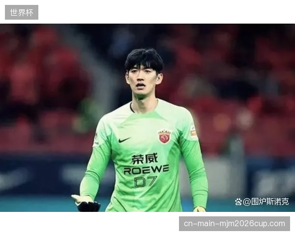 颜骏凌在对阵山东泰山的比赛中上演连续扑救，力保海港球门不失。